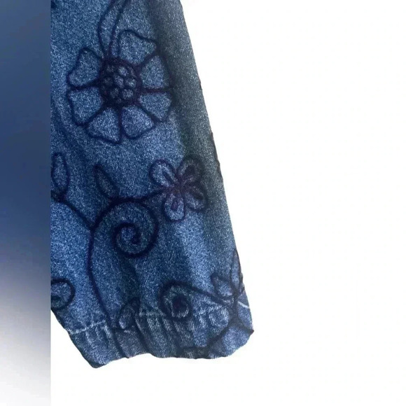 Vintage 90s Embroidered Denim Jean Jacket with Statement Buttons Size M - Picture 5 of 16